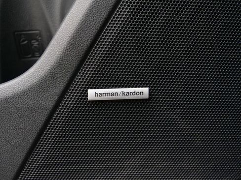 Used 2019 Subaru Crosstrek 2.0i Limited w/ Moonroof Package w/Navigation image 17