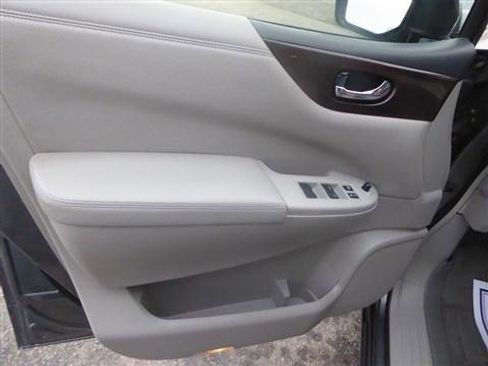 Used 2017 Nissan Quest SV image 9