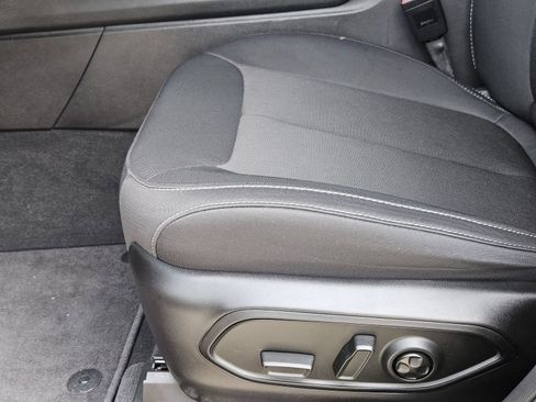 Used 2025 Jeep Grand Cherokee Laredo X w/ Luxury Tech Group I image 28