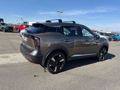 New 2026 Nissan Kicks SR w/ Cold Weather Package FWD image 6