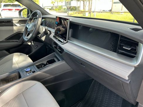 New 2026 Volkswagen Tiguan SE R-Line FWD image 40