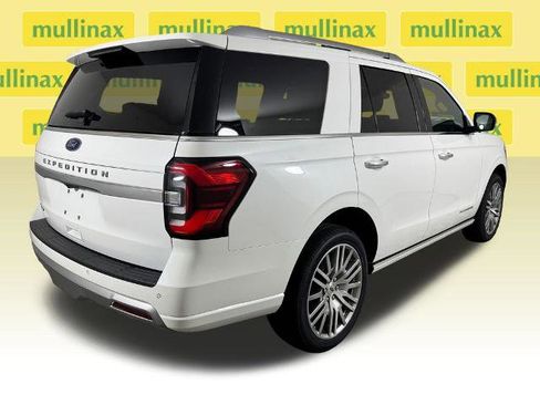 Certified 2022 Ford Expedition Platinum AWD/4WD image 4