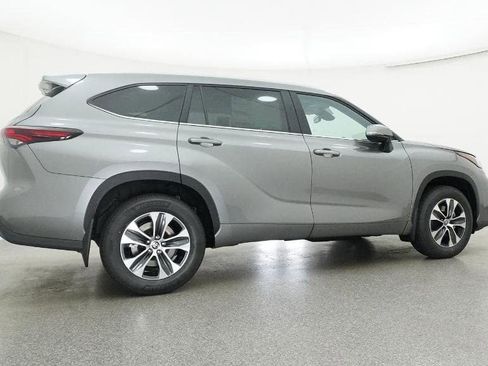 New 2026 Toyota Highlander XLE image 26