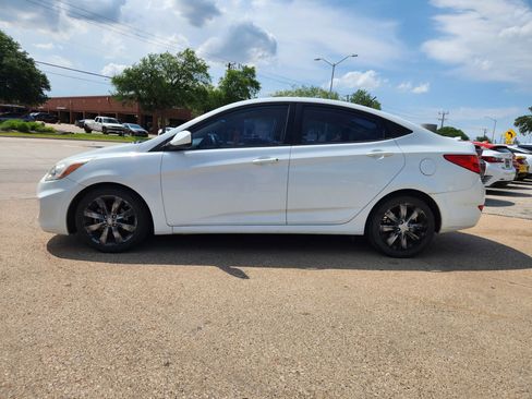 Used 2014 Hyundai Accent GLS w/ Option Group 2 FWD image 2