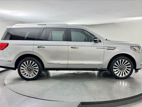 Used 2018 Lincoln Navigator Reserve AWD/4WD image 9