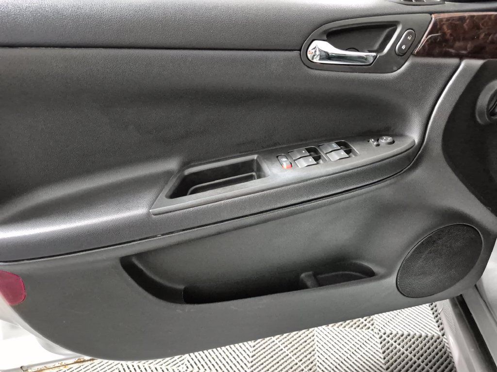 Used 2012 Chevrolet Impala LTZ FWD image 15