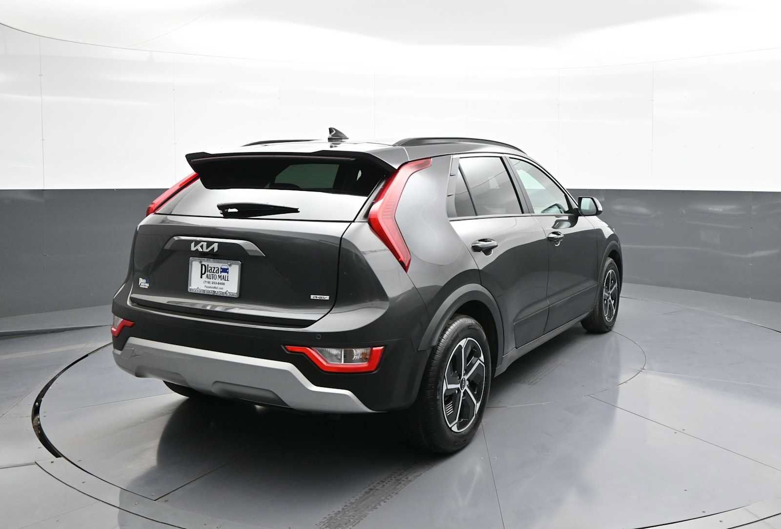 Certified 2025 Kia Niro EX w/ EX Cold Weather Package FWD image 6