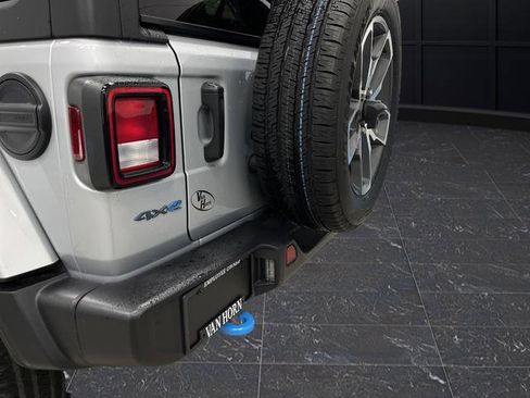 Used 2024 Jeep Wrangler Unlimited image 30