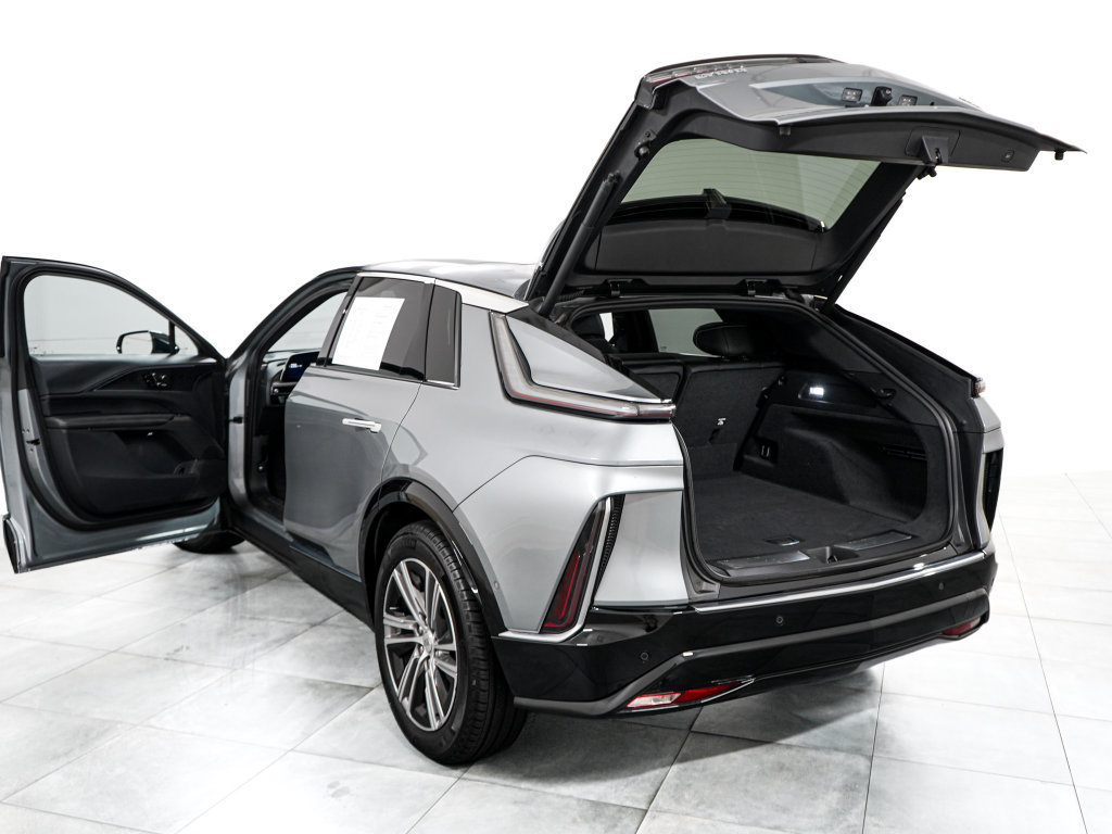 Used 2024 Cadillac Lyriq Luxury AWD/4WD image 11