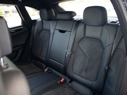 Used 2020 Porsche Macan w/ Premium Package AWD/4WD image 21