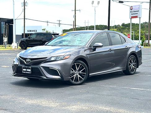 Used 2024 Toyota Camry SE w/ Convenience Package FWD image 2