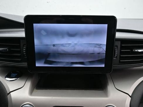 Used 2022 Ford Explorer XLT image 18