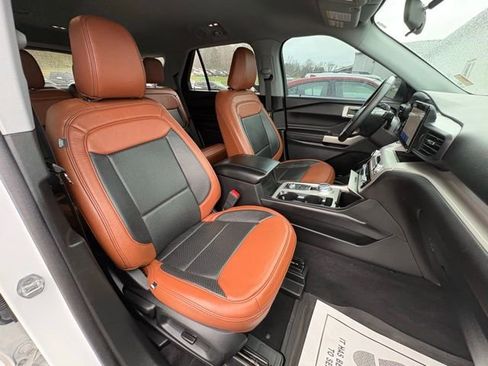 Used 2023 Ford Explorer XLT image 30