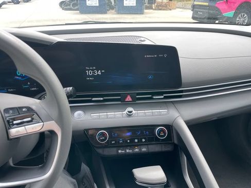 Used 2024 Hyundai Elantra SEL FWD image 12