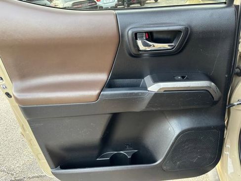 Used 2017 Toyota Tacoma Limited image 12