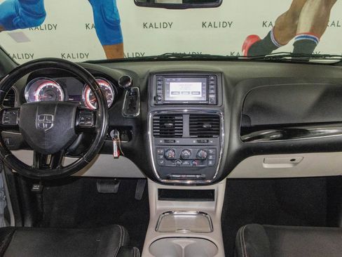 Used 2020 Dodge Grand Caravan SXT image 3