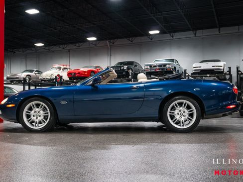 Used 2002 Jaguar XK8 Convertible RWD image 2