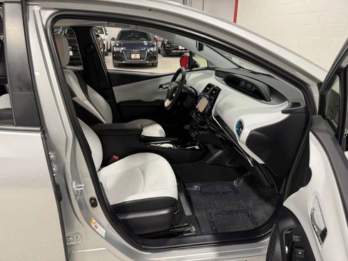 Used 2017 Toyota Prius Four w/ Premium Convenience Package image 42