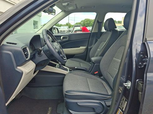 Certified 2023 Hyundai Venue Limited FWD image 14