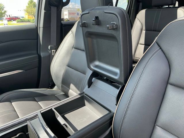 Used 2025 Chevrolet Traverse High Country w/ LPO, Floor Liner Package AWD/4WD image 33