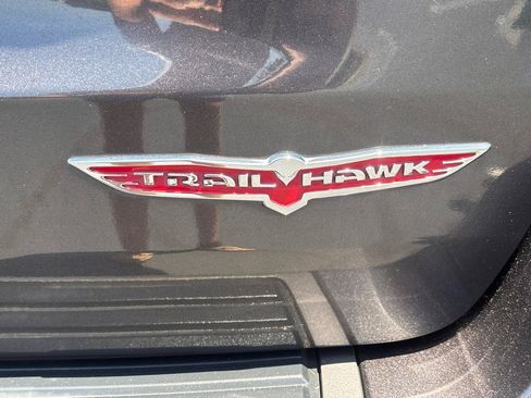Used 2019 Jeep Grand Cherokee Trailhawk AWD/4WD image 14