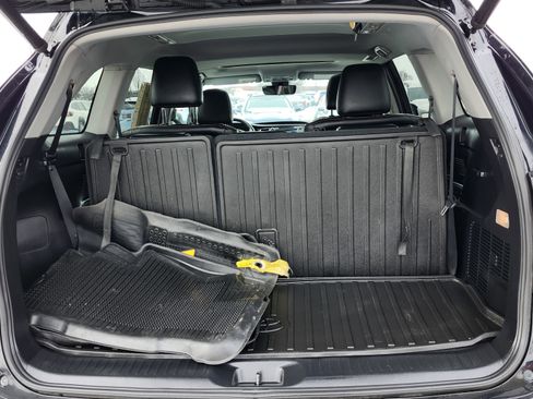 Used 2019 Toyota Highlander SE image 23