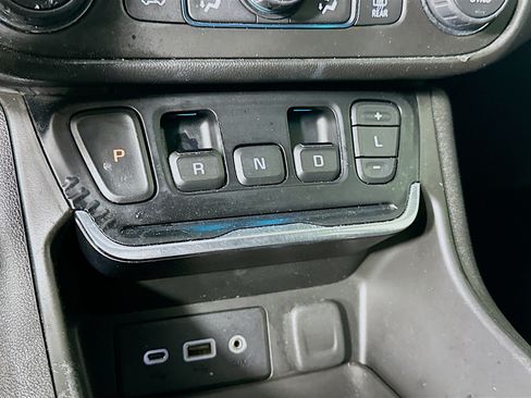 Used 2018 GMC Terrain SLE w/ Driver Convenience Package FWD image 24