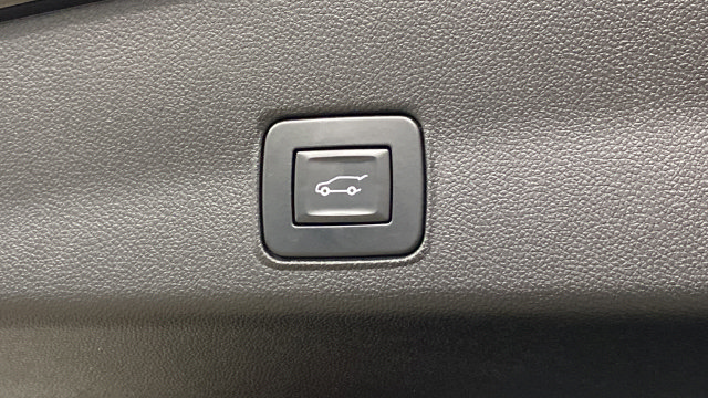 Used 2021 Chevrolet TrailBlazer RS w/ Sun and Liftgate Package AWD/4WD image 36