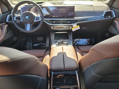 Used 2026 BMW X5 sDrive40i w/ M Sport Package image 13
