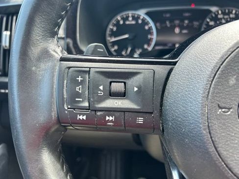 Used 2024 Nissan Pathfinder SL w/ Black Appearance Package AWD/4WD image 28