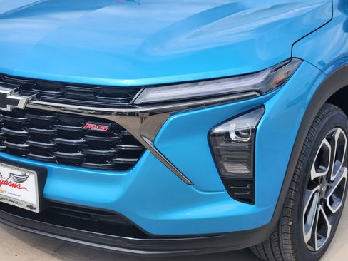 New 2026 Chevrolet Trax RS w/ Sunroof Package FWD image 9