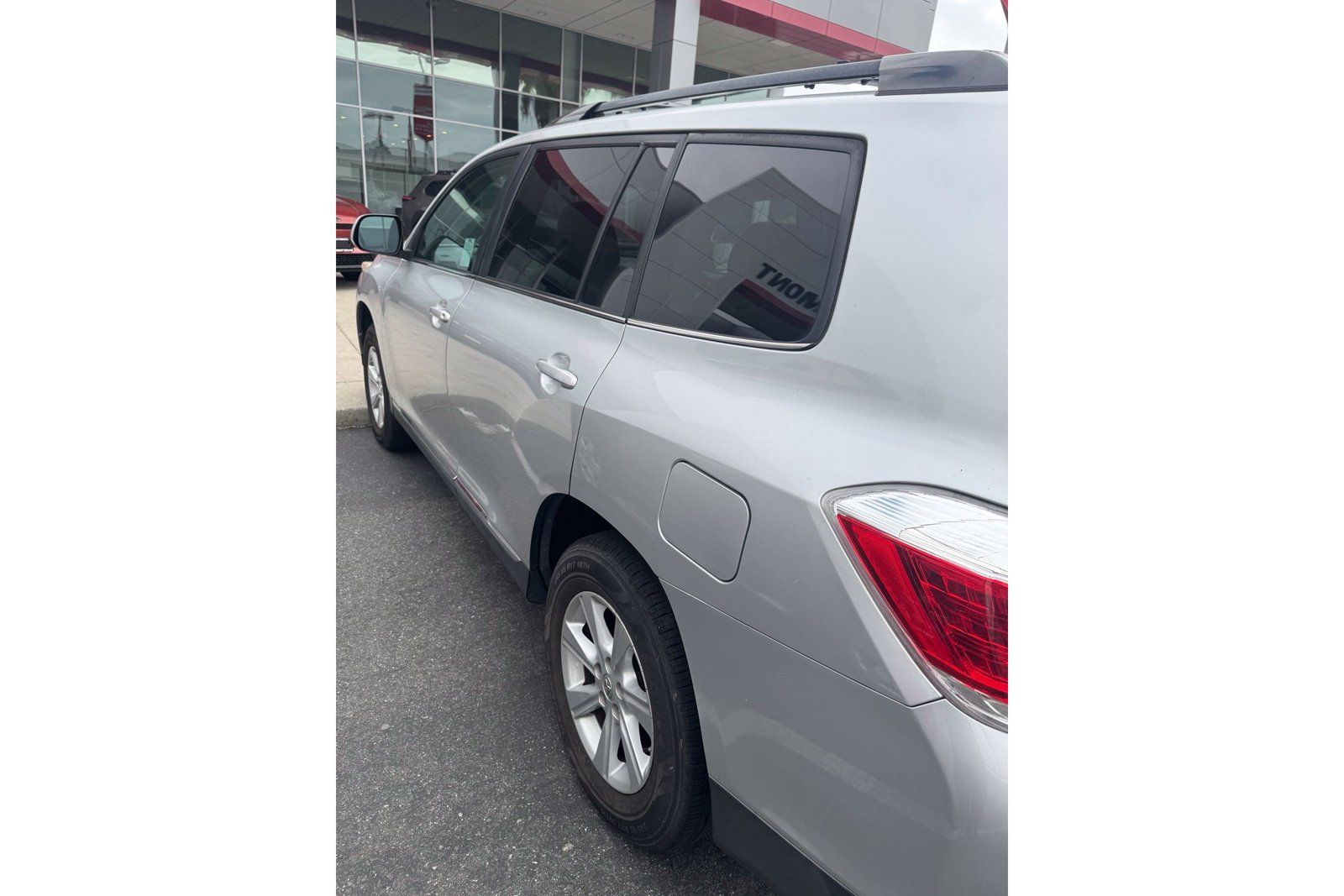 Used 2013 Toyota Highlander Plus FWD image 3