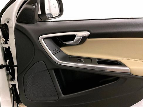 Used 2017 Volvo S60 T5 Inscription image 23