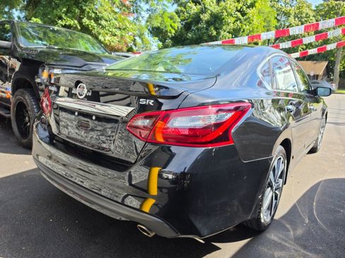 Used 2017 Nissan Altima 2.5 SR FWD image 3