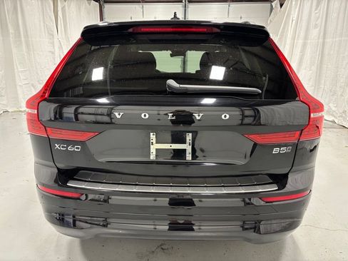 Used 2022 Volvo XC60 B5 Momentum w/ Climate Package AWD/4WD image 6