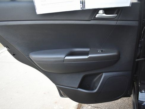 Used 2020 Kia Sportage LX image 29