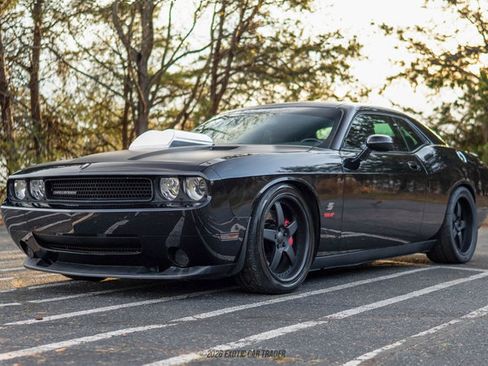 Used 2009 Dodge Challenger SRT8 w/ SRT Option Group II image 14