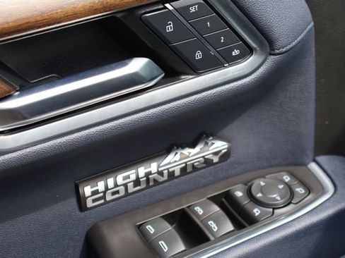 Used 2025 Chevrolet Silverado 1500 High Country w/ High Country Premium Package AWD/4WD image 20
