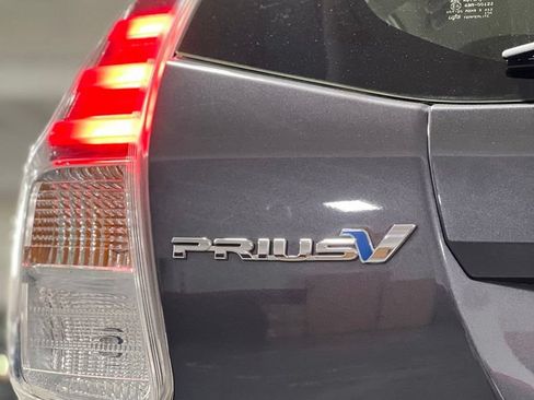 Certified 2017 Toyota Prius V Two FWD image 10
