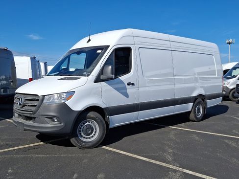 Used 2025 Mercedes-Benz Sprinter 2500 image 1