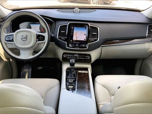 Used 2017 Volvo XC90 T6 Momentum w/ Vision Package image 15