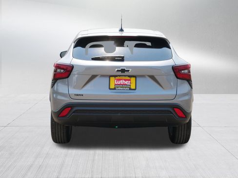 New 2026 Chevrolet Trax LS w/ LS Convenience Package FWD image 4