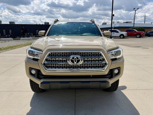 Used 2016 Toyota Tacoma TRD Off-Road w/ Premium & Technology Package AWD/4WD image 4