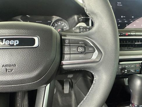 Used 2023 Jeep Compass Limited AWD/4WD image 14