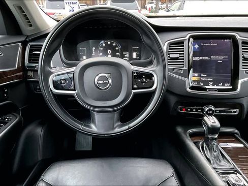Used 2019 Volvo XC90 T5 Momentum image 5