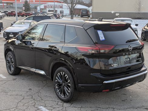 New 2026 Nissan Rogue Platinum image 4