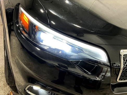 Used 2022 Jeep Cherokee Limited image 32