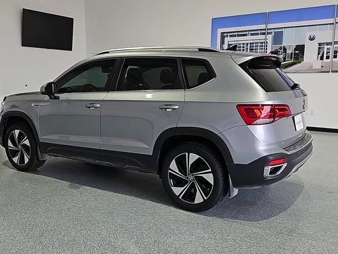 Certified 2024 Volkswagen Taos SE w/ Panoramic Sunroof Package AWD/4WD image 6