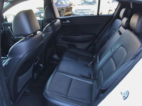 Used 2020 Kia Sportage S image 32