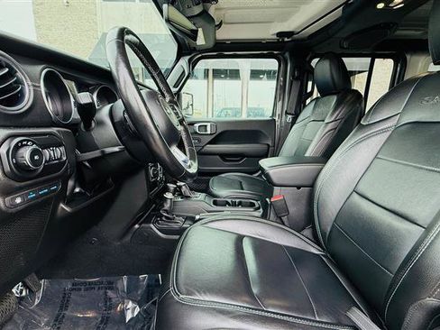 Used 2022 Jeep Wrangler Unlimited Sahara w/ Cold Weather Group image 10